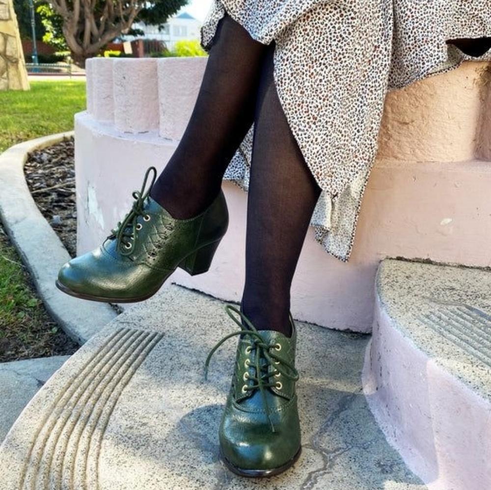 BAIT Rosie Oxford Booties in Green 10
